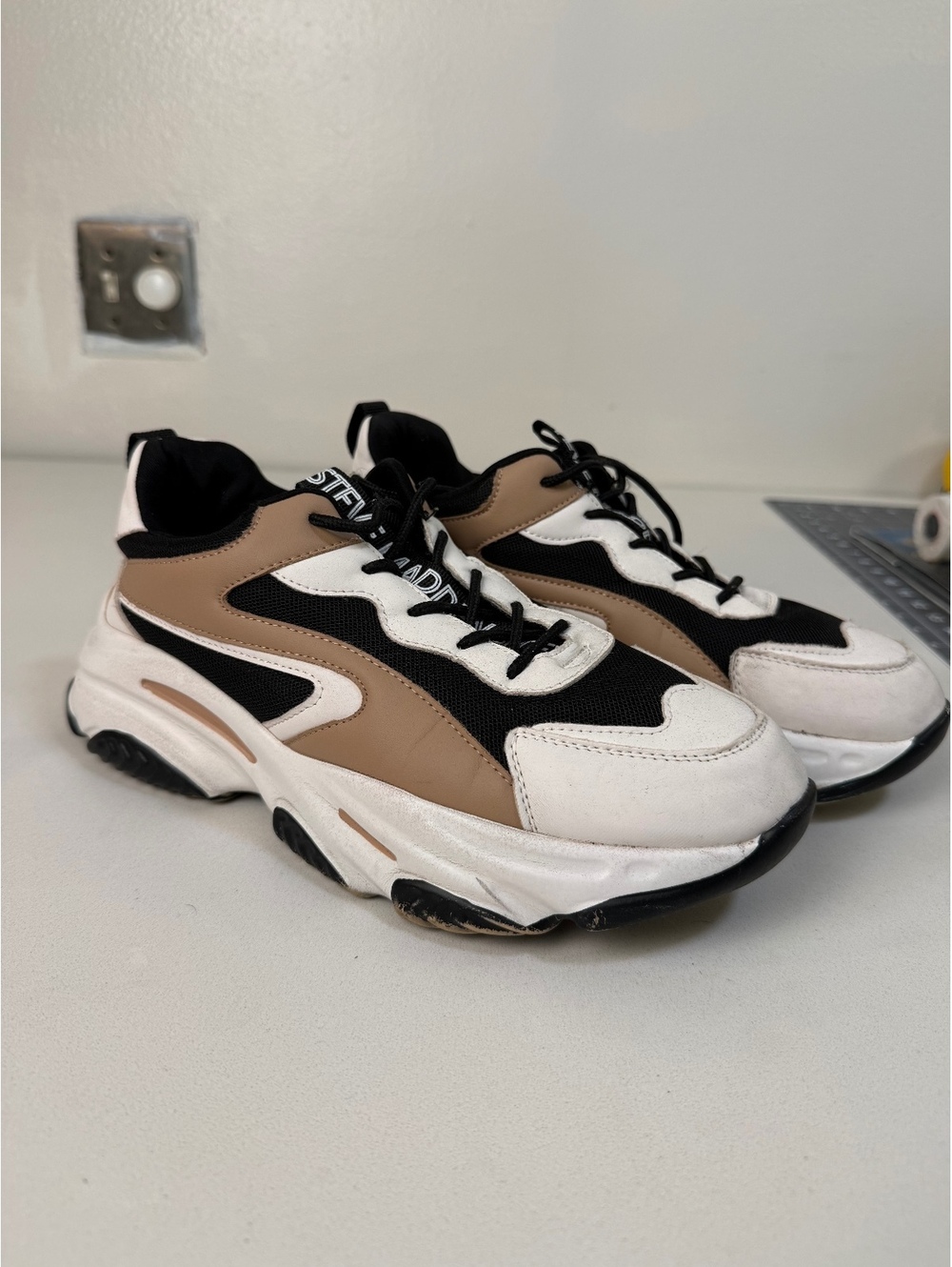 Steve Madden ACERS Chunky Sneakers Women’s Size 9 Black White Tan